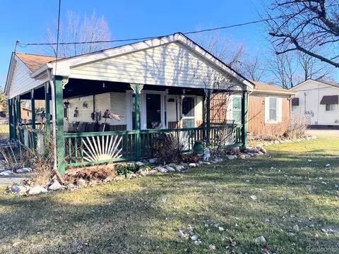 2281 Lindell Rd, Sterling Heights, MI 48310