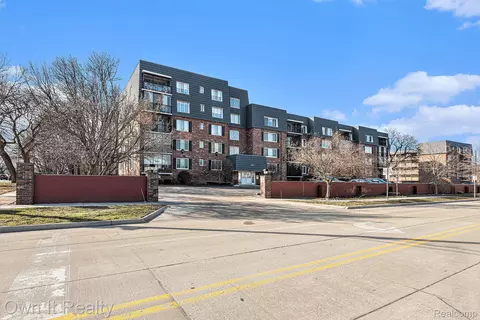 3415 Benjamin Ave #410, Royal Oak, MI 48073