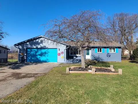 1160 Beth Dr, Lapeer, MI 48446
