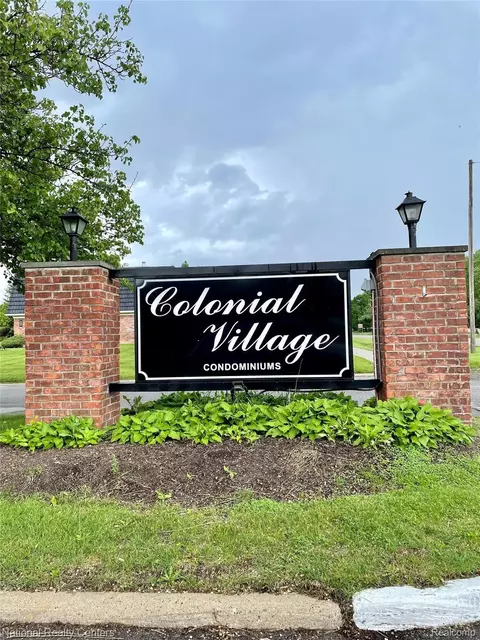 184 Colonial Village Way Apt #2, Waterford, MI 48328