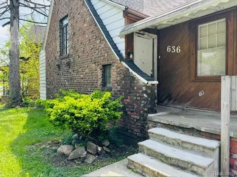 636 E Kennett Rd, Pontiac, MI 48340
