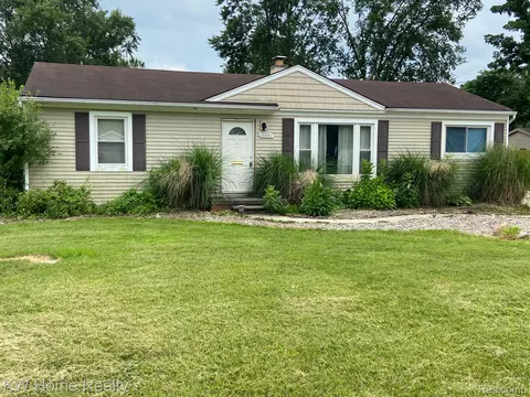 28841 Grayfield Dr, Farmington Hills, MI 48336