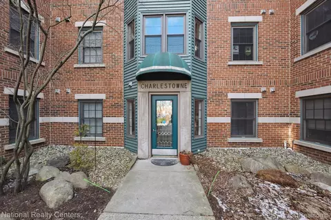 33135 Orchard St #15, Farmington, MI 48336
