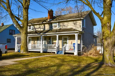 3174 Warren Dr, Waterford, MI 48329