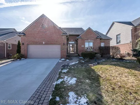 50949 Richard Dr, Plymouth, MI 48170