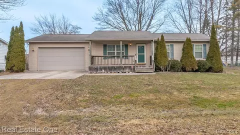 1203 Elizabeth St, Mount Morris, MI 48458