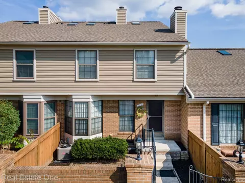 22122 Edgewater, Novi, MI 48375