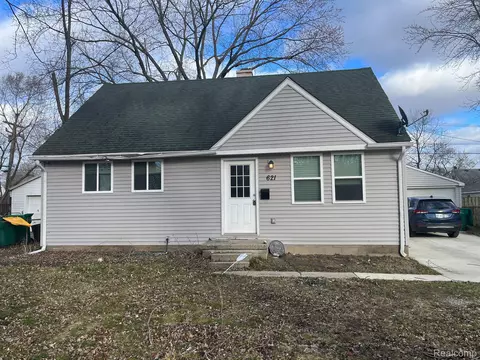 621 Woodlawn Ave, Ypsilanti, MI 48198