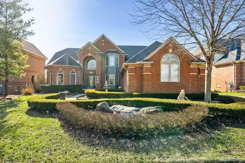 56227 Summit Dr, Shelby Township, MI 48316