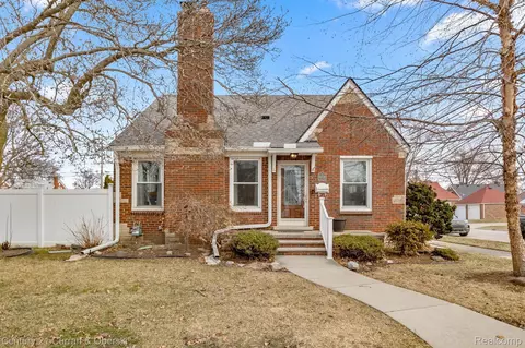 15704 Mclain Ave, Allen Park, MI 48101