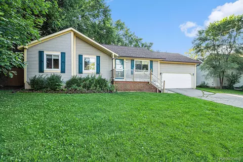 228 S Cass Lake Rd, Waterford, MI 48328