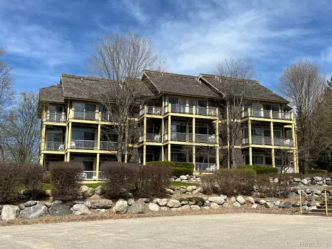 5678 N Crossover Dr Unit 2 Use 5 Dr UNIT 2, Kearney, MI 49615