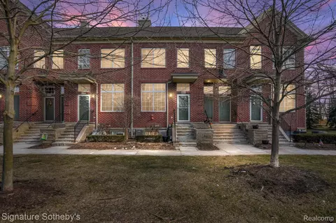 1442 Crimson Way, Walled Lake, MI 48390