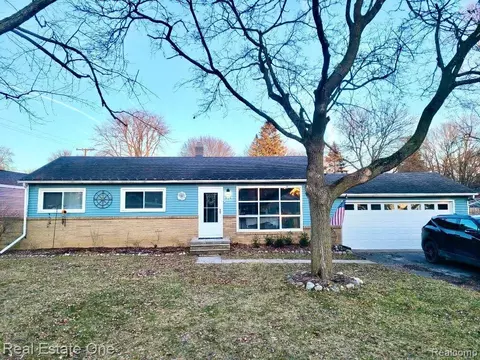 314 Currier St, Almont, MI 48003