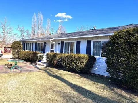 506 Tickner St, Linden, MI 48451