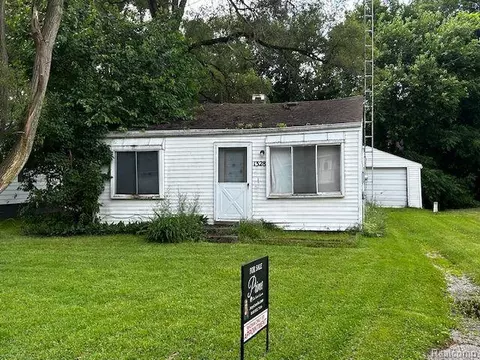 1328 Cutler St, Burton, MI 48509