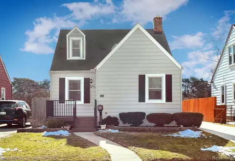 504 Dewey St, Royal Oak, MI 48067