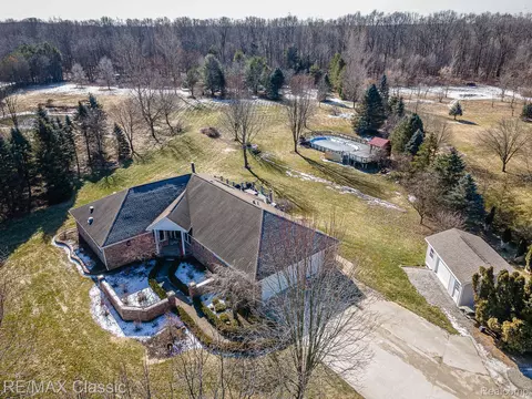 3616 Thorn Tree, Northfield, MI 48105