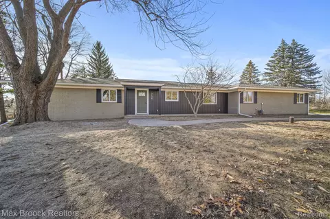 3038 Devon Brook Dr, Bloomfield Township, MI 48302