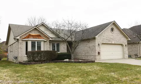44000 Cadburry Dr, Clinton Township, MI 48038