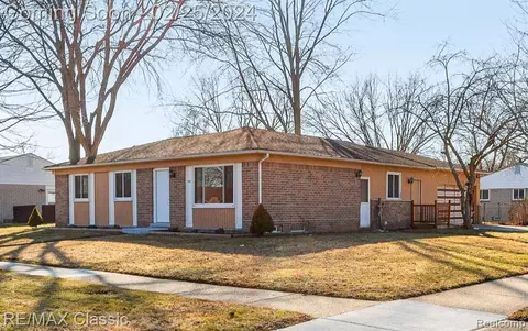 9812 Barkley St, Belleville, MI 48111