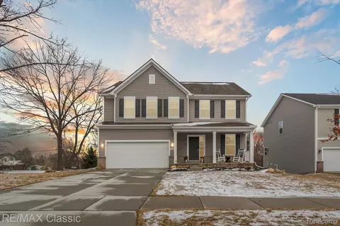8492 Sharon Dr, White Lake, MI 48386