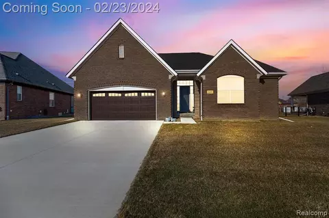 26681 Creek View Dr N, New Baltimore, MI 48051