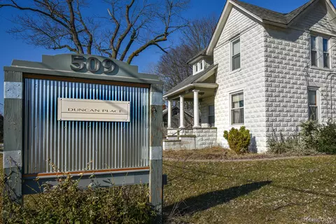 509 E Lakeville Rd, Oxford, MI 48371