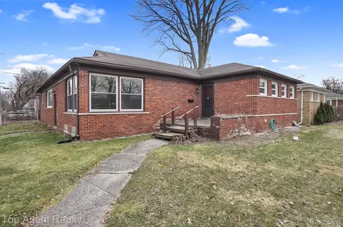 24380 Gardner St, Oak Park, MI 48237