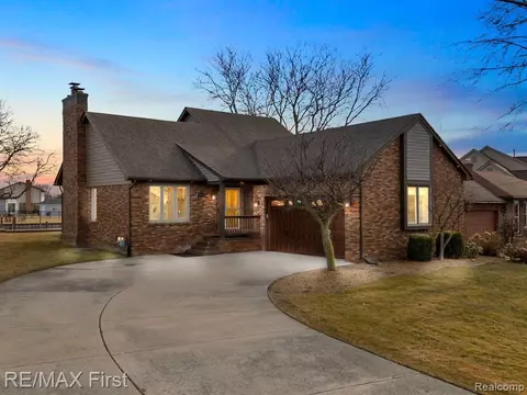 38174 Huron Pointe Dr, Harrison Township, MI 48045
