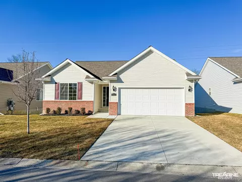 4419 Cross Creek Blvd, Burton, MI 48509