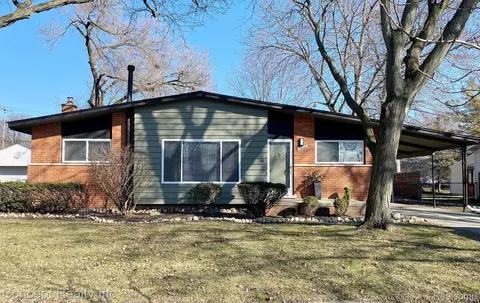 14806 Berwick St, Livonia, MI 48154
