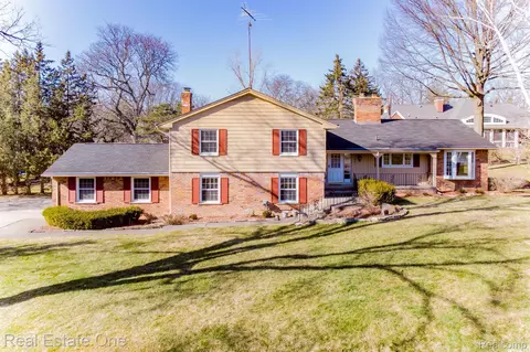 1041 Rock Spring Rd, Bloomfield Hills, MI 48304
