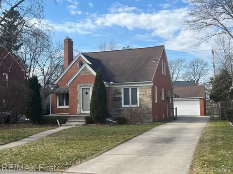 26675 Humber St, Huntington Woods, MI 48070