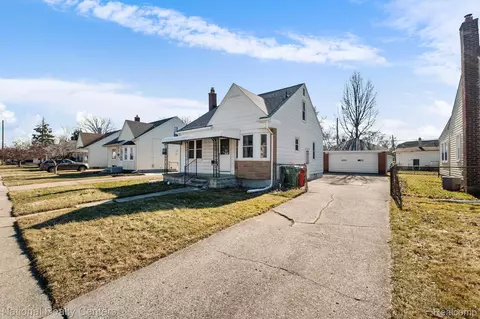 14950 Veronica Ave, Eastpointe, MI 48021