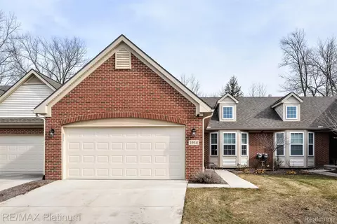 1954 Genoa Cir, Genoa, MI 48843