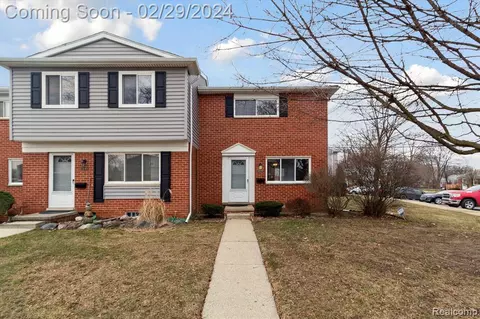 2597 Patrick Henry St, Auburn Hills, MI 48326