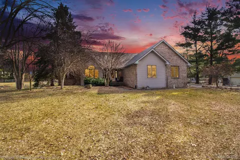 623 Foxfire Dr, Marion, MI 48843