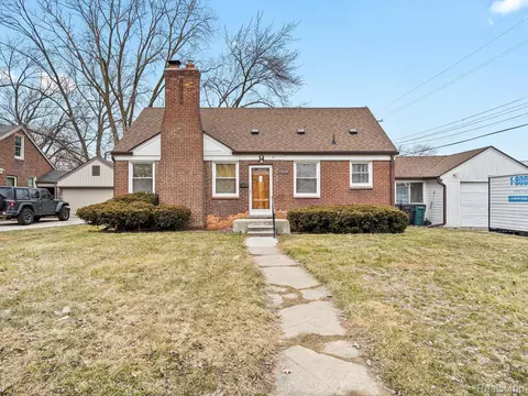 13630 Manhattan St, Oak Park, MI 48237