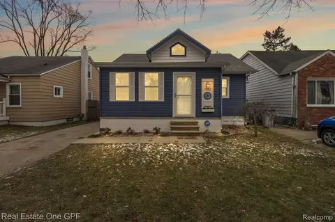 1202 E Hayes Ave, Hazel Park, MI 48030