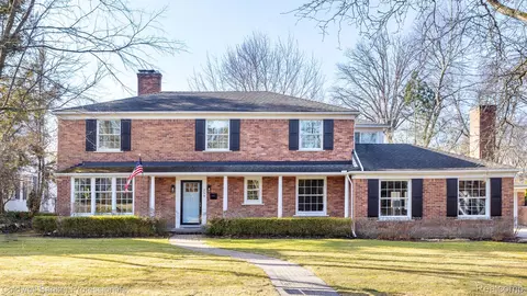 259 Touraine Rd, Grosse Pointe Farms, MI 48236