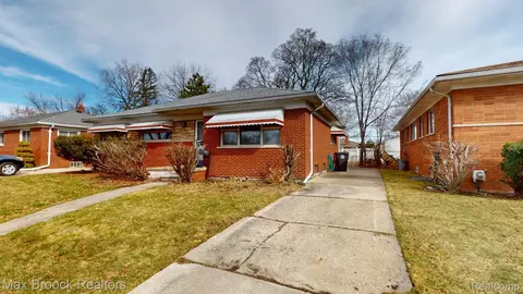 23460 Cloverlawn St, Oak Park, MI 48237
