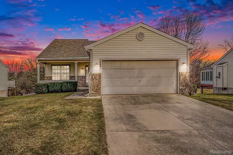 12251 Pagels Dr, Grand Blanc, MI 48439