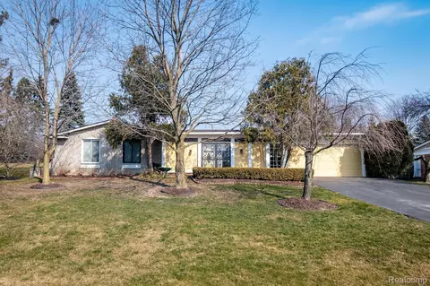 3028 Bloomfield Shore Dr, West Bloomfield, MI 48323