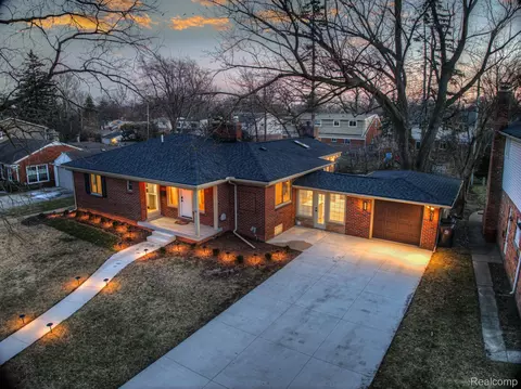 4009 Parkview Dr, Royal Oak, MI 48073
