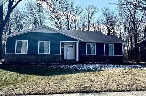 1440 Madison Dr, Troy, MI 48083