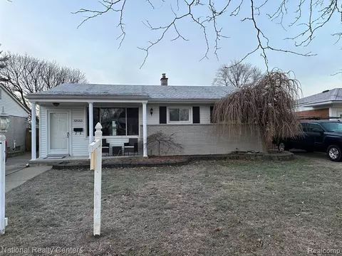 32553 Kathryn St, Garden City, MI 48135