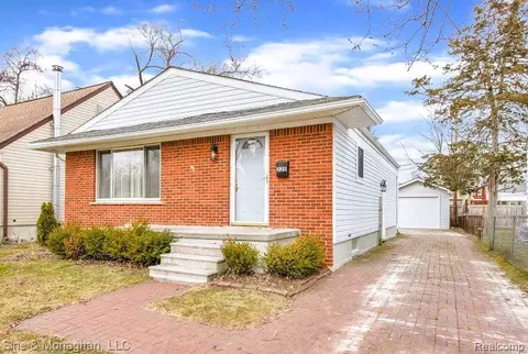 220 Massoit St, Clawson, MI 48017