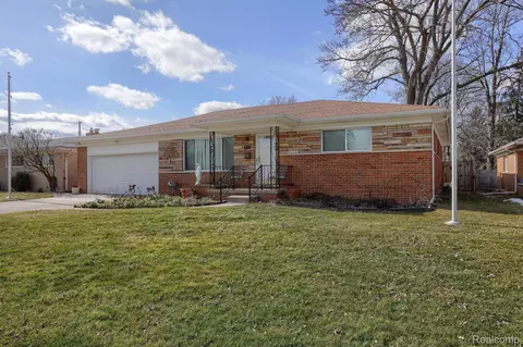 27801 Sylvan Ave, Warren, MI 48093