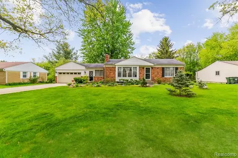 331 Elmhill Rd, Rochester Hills, MI 48306